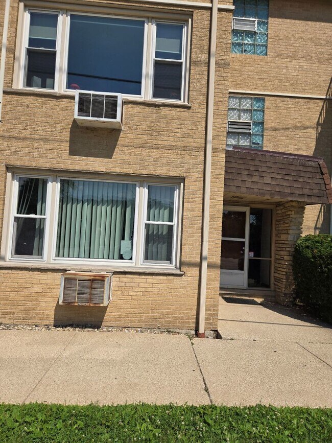 Foto del edificio - 8758 W Berwyn Ave