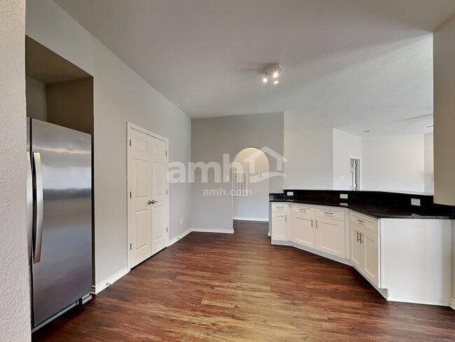 Foto del edificio - 5010 Chase Mountain Dr