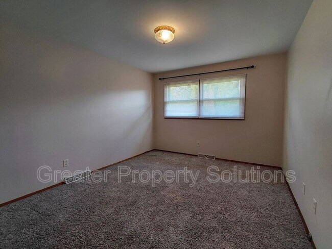 Foto del edificio - 1663 Robin Ln