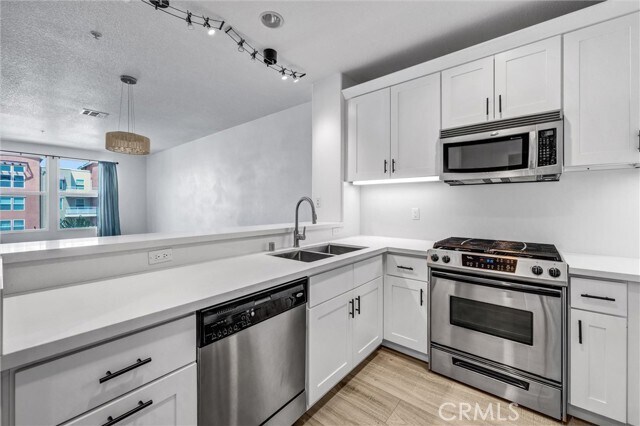 Foto del edificio - 12688 W Chapman Ave