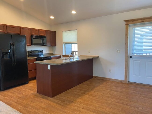 Building Photo - 171 Talon Way
