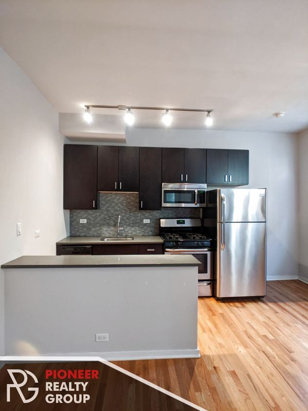 Foto del edificio - 2420 N Kedzie Blvd