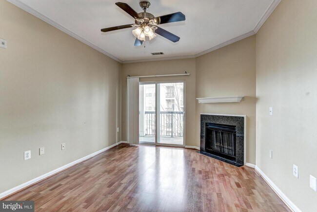 Foto del edificio - 5106 Travis Edward Way