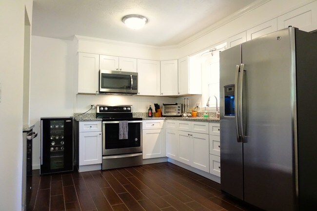 fully equipped kitchen - 17 Hummingbird Ln