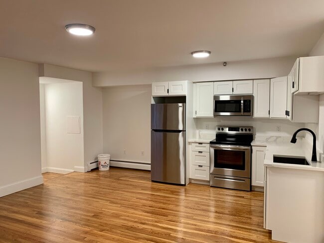 Building Photo - 138 Beacon St