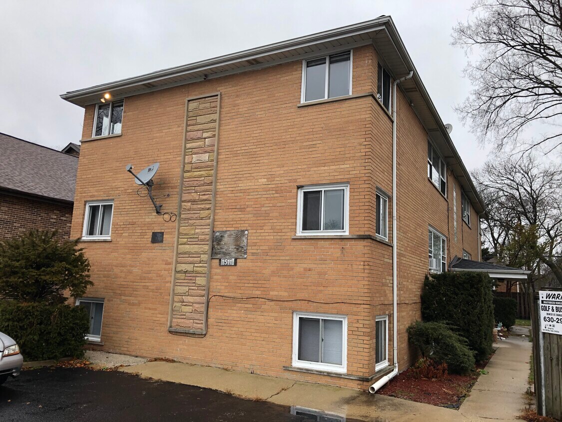 1511 E Roosevelt Rd, Wheaton, IL 60187 Apartments in Wheaton, IL