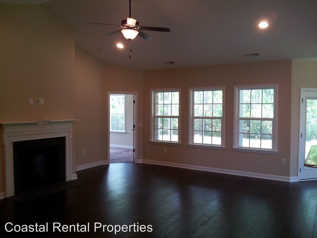 Building Photo - 421 Hillsborough Dr