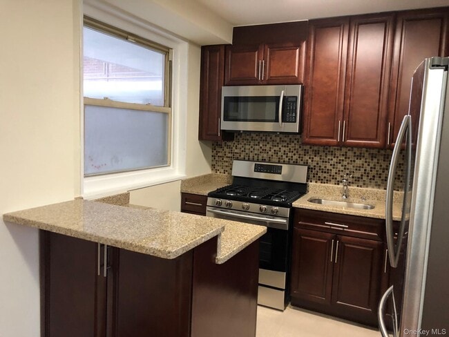 Building Photo - 97-10 62nd Dr