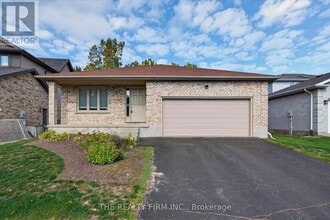 Building Photo - 33 Stoneycreek Crescent