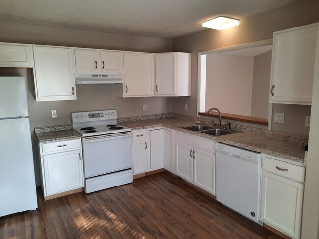 Building Photo - 6997 Candlewood Dr