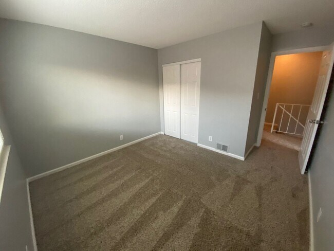 Building Photo - Remodeled 2 Bedroom Condo with Garage