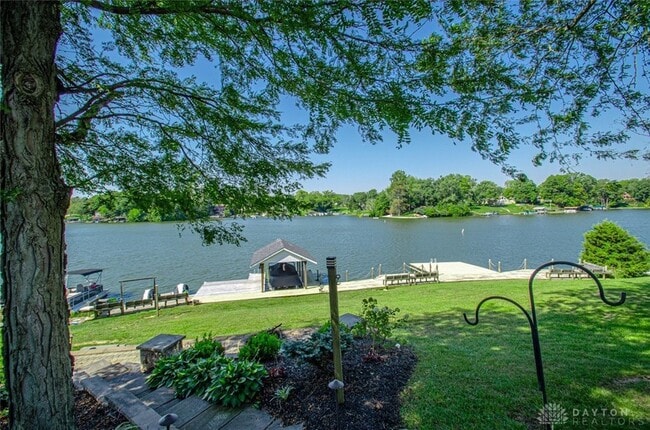 Building Photo - 695 Lakengren Dr