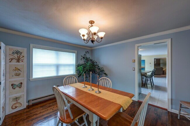 Foto del edificio - 4 bed 3 bath single-family home for rent 8...