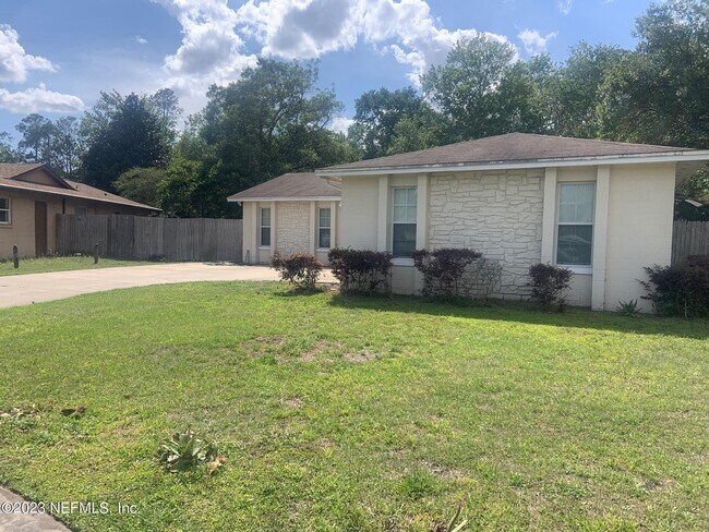 Building Photo - 8384 Chessman Ct