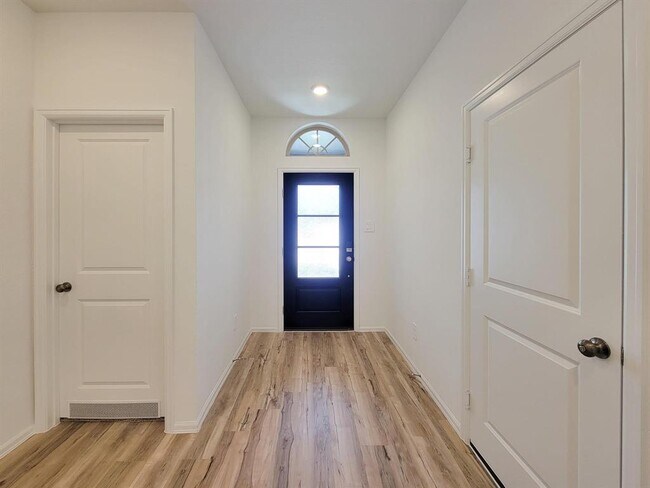 Building Photo - 3630 Oakvale Dr