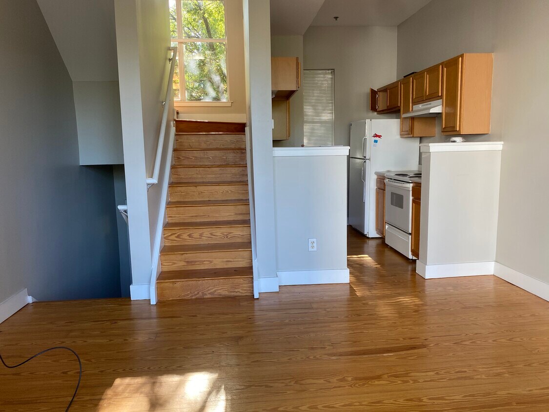 Primary Photo - 2084 Atherton Heights Ln
