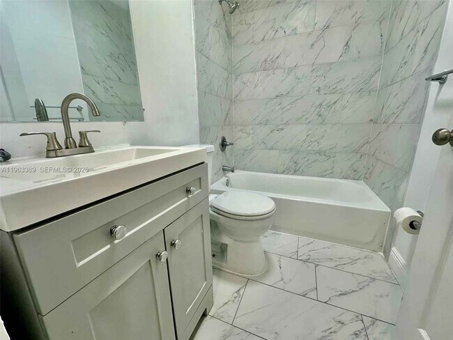 Building Photo - 11115 NE 13th Ave