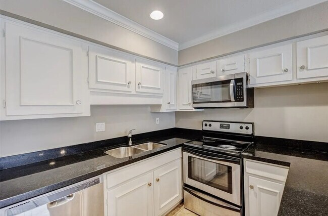 Foto del edificio - Room in Condo on Fleetwood Oaks Ave