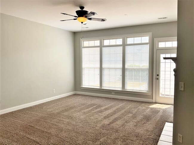 Building Photo - 3020 Ivy Brook Pl