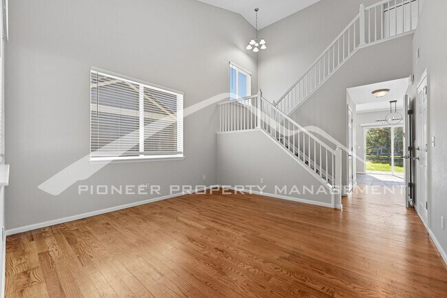 Foto del edificio - Spacious Home with Central AC and Washer/D...