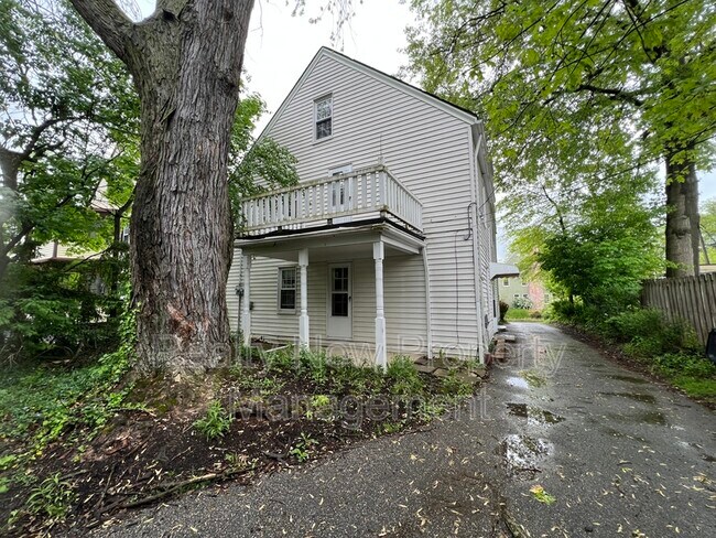 Building Photo - 3638 Glencairn Rd