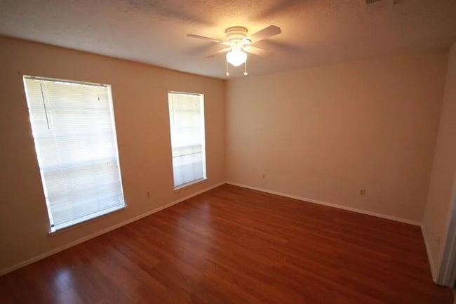 Foto del edificio - 22111 Pearl Lake Dr