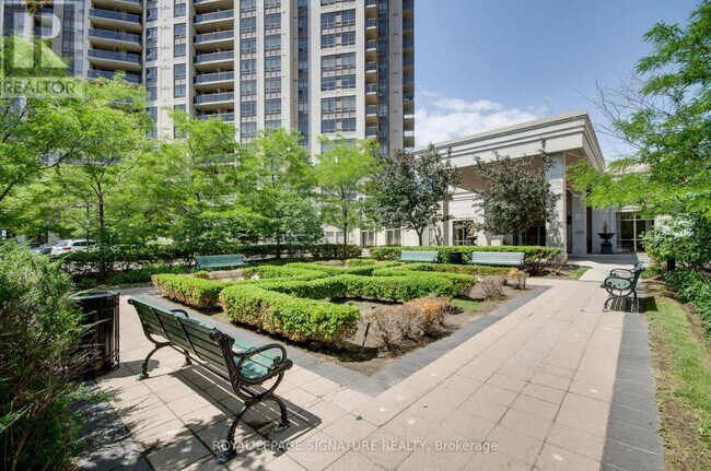 Photo du bâtiment - 700 Humberwood Blvd