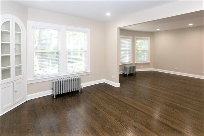 Foto del edificio - 1433 W Farragut Ave