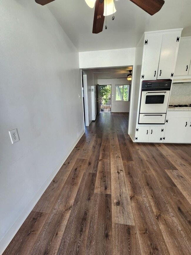 Building Photo - 1 Month FREE!! Gated Community - Spacious 2 bdrm unit in La Mesa