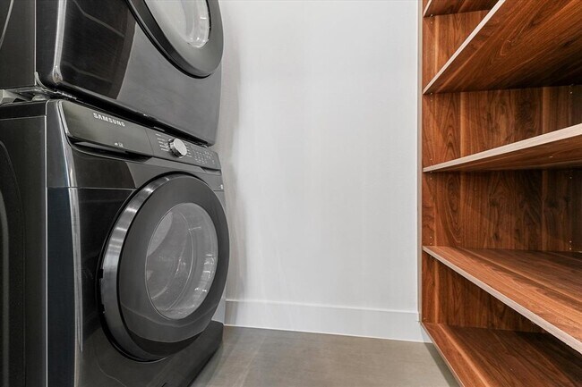 Foto del edificio - 8320 Williamsdell St