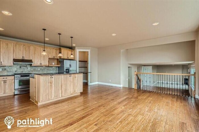 Foto del edificio - 6521 Eastside Drive Northeast, Tacoma, WA,...