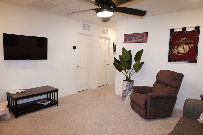 Foto del edificio - Coming Soon! 5/BR 4/BA Home in Gated Community