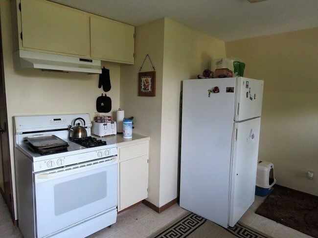 Building Photo - Charming 2 bedroom Northfield condo