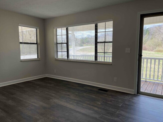 Foto del edificio - 1272 Gallaher Rd