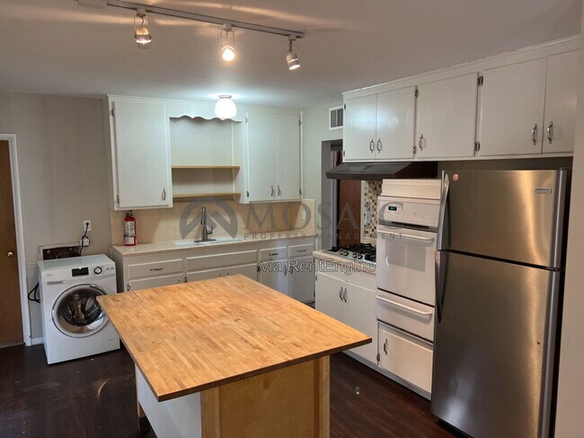 Foto del edificio - 921 W 19th St