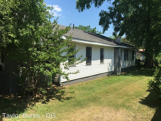Foto del edificio - 3 br, 1 bath House - 913 Jackson Blvd