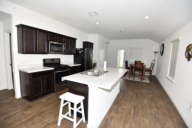Foto del edificio - 16684 Lonely Pines Dr