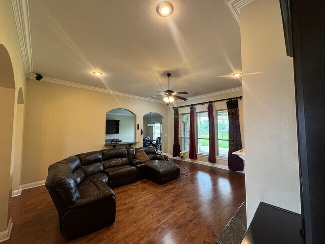 Foto del edificio - Large and in Charge!! Gated community close to Barksdale Air Force Base.