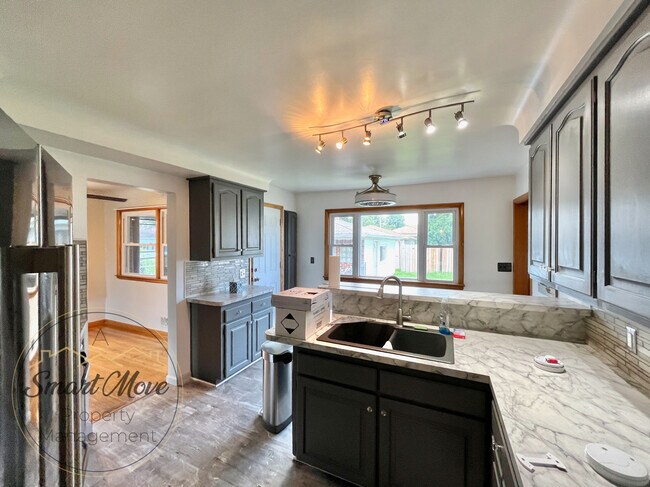 Building Photo - 11097 Sunburst Ave
