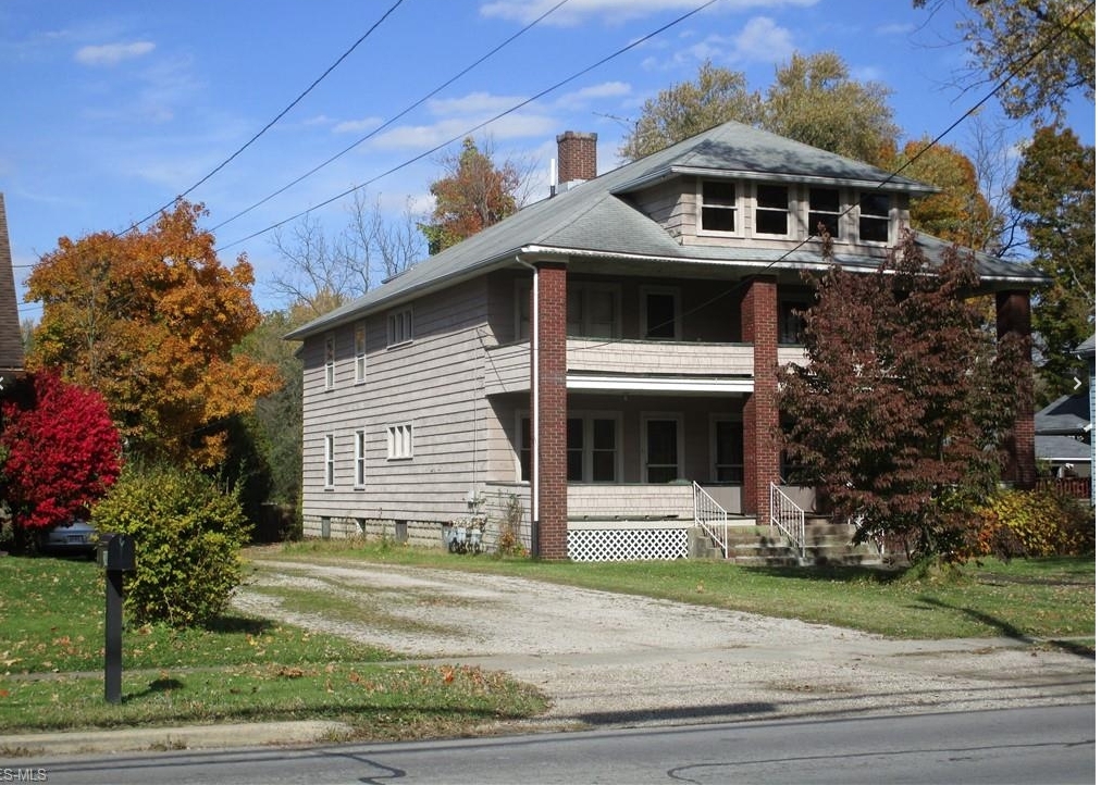 Primary Photo - 240 W Main St