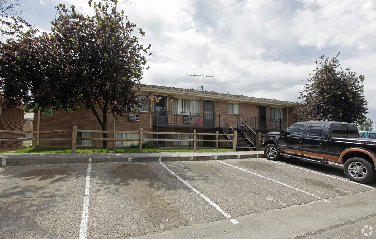 Primary Photo - 3001 Lakeside Dr