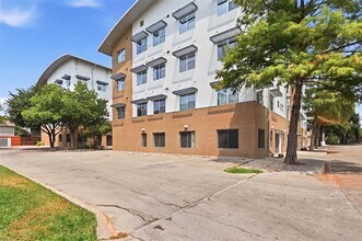Building Photo - 3025 Bryan St