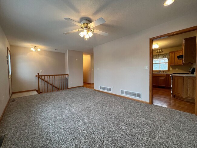 Foto del edificio - Gorgeous 5 Bed, 2.5 Bath Single-Family Home!
