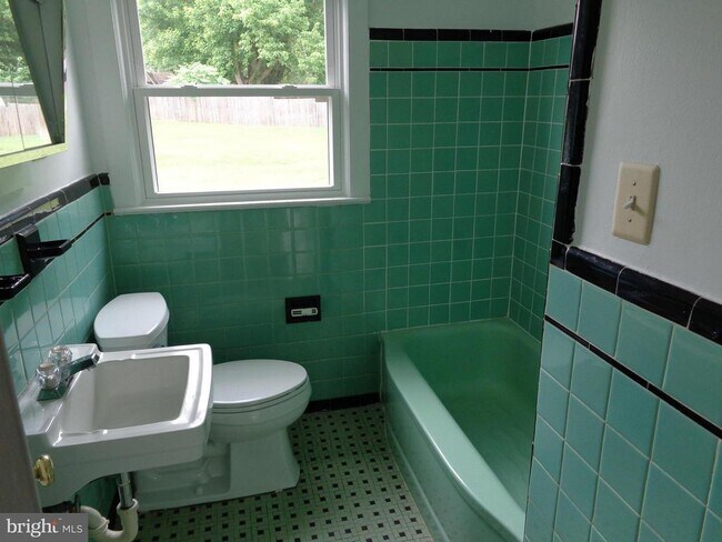 Foto del edificio - 607 Waterloo Rd