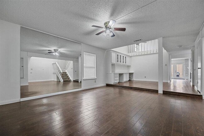 Foto del edificio - 2387 Crescent Park Dr