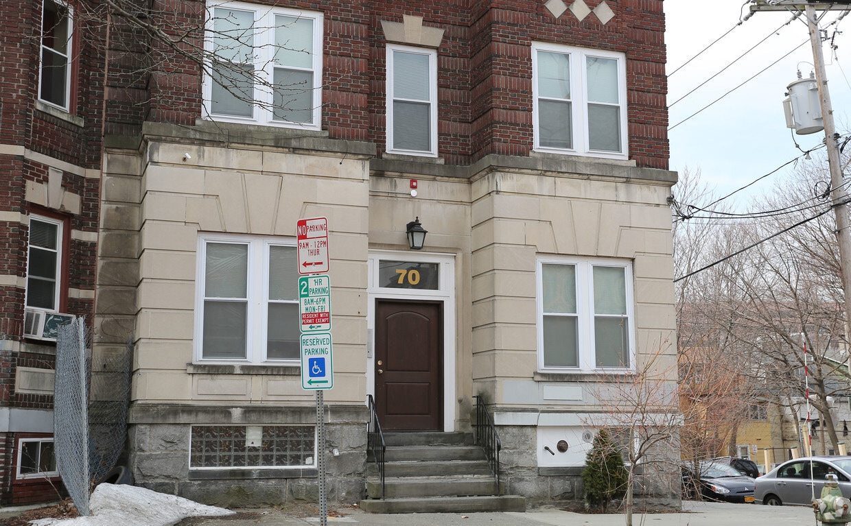 Building Photo - 70 Morris St