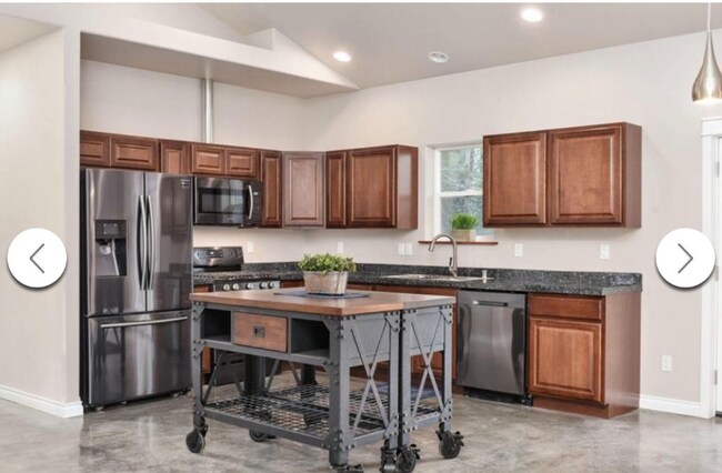 Building Photo - 36035 Bradford Rd