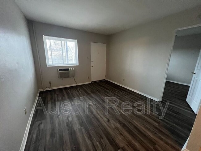 Building Photo - 3706 Greenwood Blvd