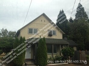 Building Photo - 449 SE 4th Ave