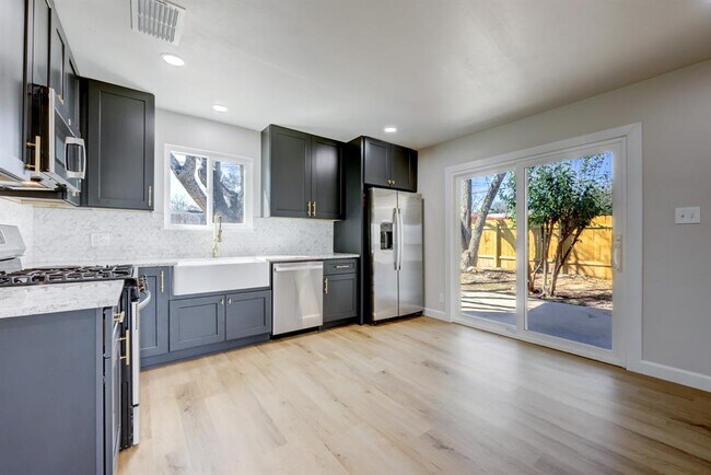Foto del edificio - 511 Arbor Ln